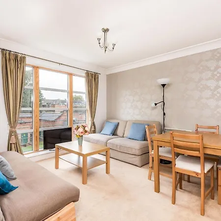 Emperors Wharf - Neat 2 Bedroom With Free Parking! York