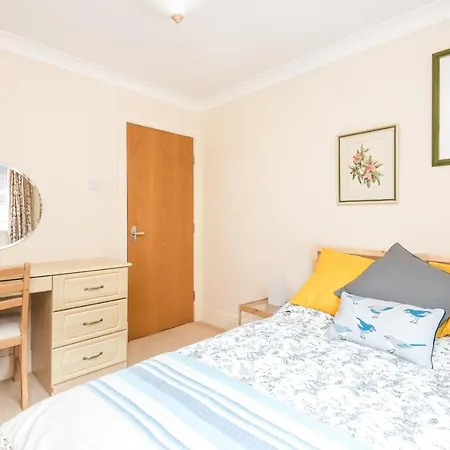 Emperors Wharf - Neat 2 Bedroom With Free Parking! * York